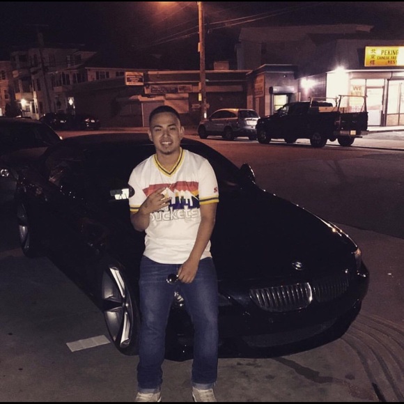 Profile Picture of David Lim (@davideast) on Poshmark