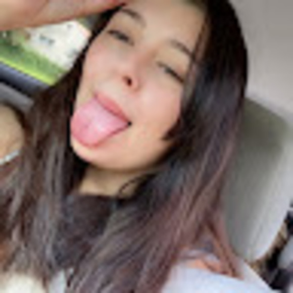 Profile Picture of Hanna Lissner (@hannalissner20) on Poshmark