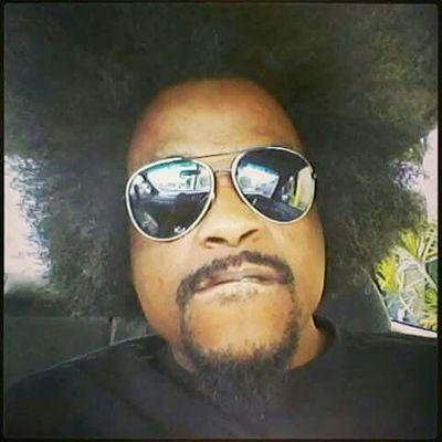 Profile Picture of Edward Swanson (@MrloverE) on Twitter