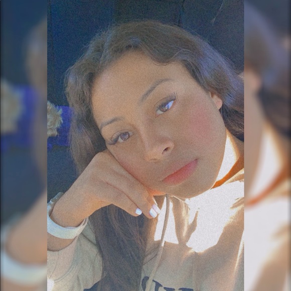 Profile Picture of Daniela Salcedo (@danielaal15) on Poshmark