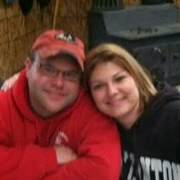 Profile Picture of Michelle Kelly (@mikkishell74) on Poshmark