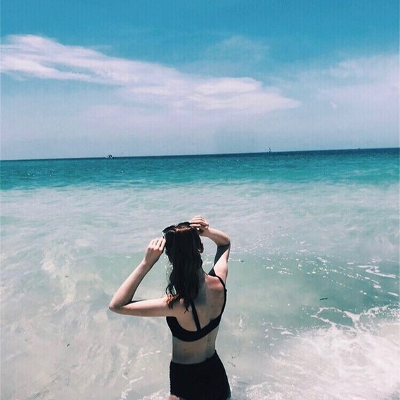 Profile Picture of Catherine Utzinger (@c_utzinger) on Poshmark