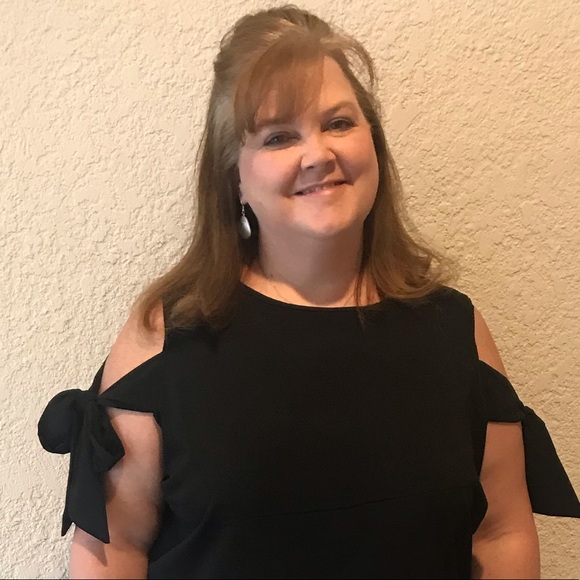 Profile Picture of Angi Bittle (@a_bittle) on Poshmark