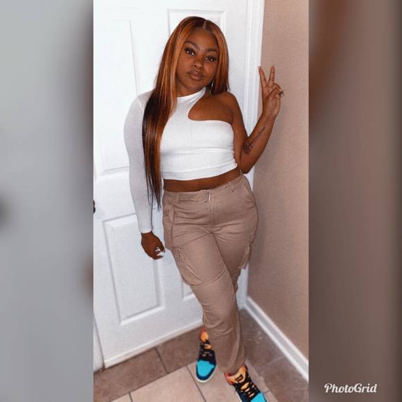 Profile Picture of Vonia James (@princess2324) on Poshmark