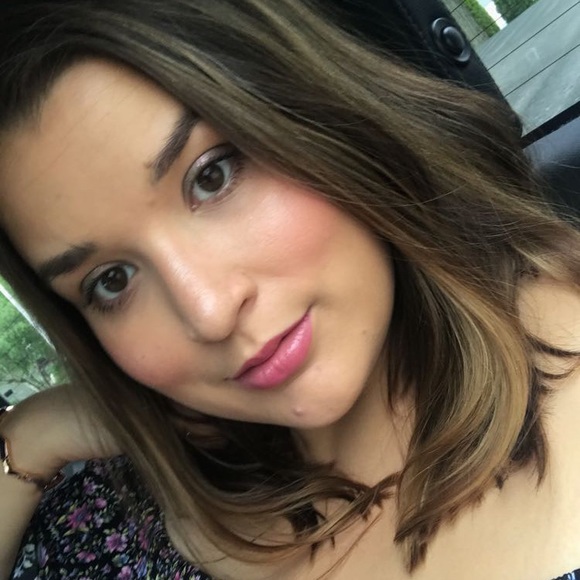 Profile Picture of Taylor Kurowski (@taykuro) on Poshmark
