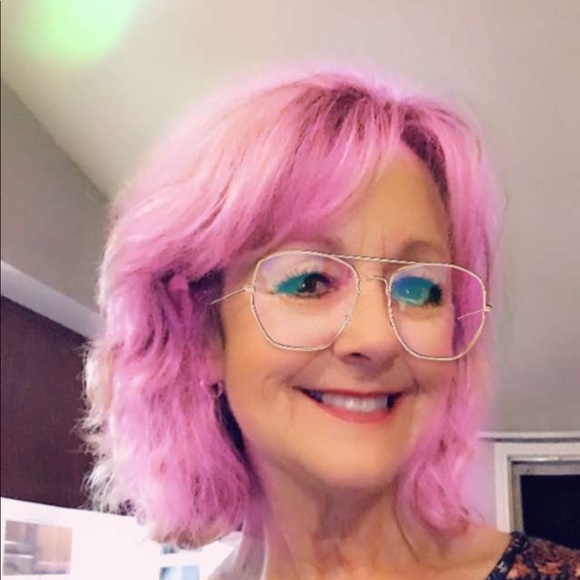 Profile Picture of Sheri Wolfe (@wolfesl306) on Poshmark