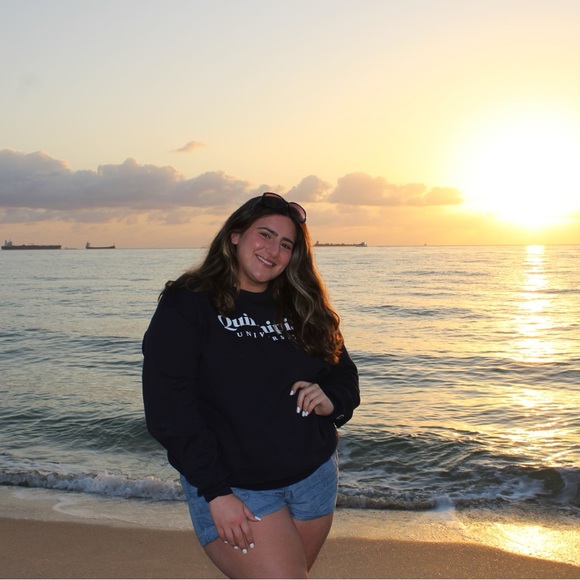 Profile Picture of Malena Ugliarolo (@malena1128) on Poshmark