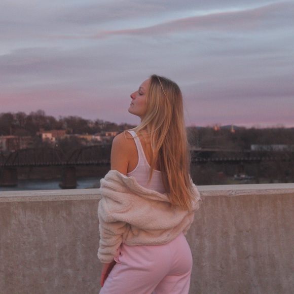 Sophie Emin - Poshmark Profile Picture of Sophie Emin (@sophieeminn) on Poshmark