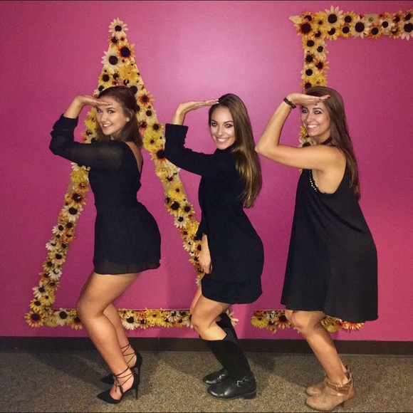 Profile Picture of Taylor Basham (@tayebaybay) on Poshmark