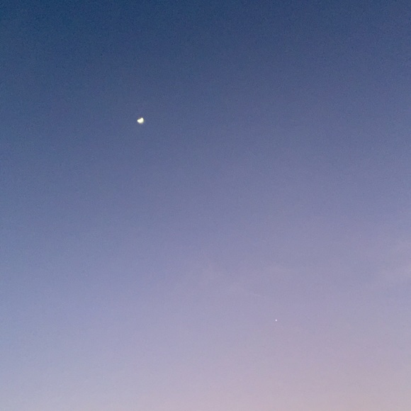 Profile Picture of Alex Truong (@alxtrng) on Poshmark