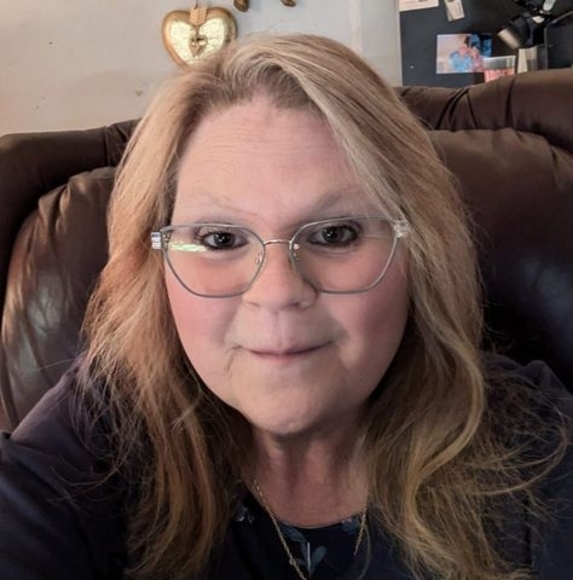 Profile Picture of Nancy Stratton (@ic4frogs) on Poshmark