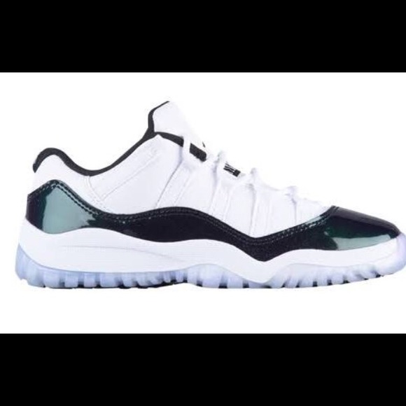 Profile Picture of Amaireni Capettilo (@ninifg100) on Poshmark