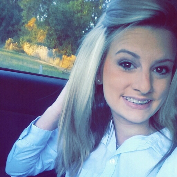 Profile Picture of Skylar Gates (@sky_gates2014) on Poshmark