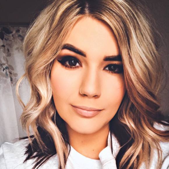 Profile Picture of Melissa Kamerer (@moekamerer) on Poshmark