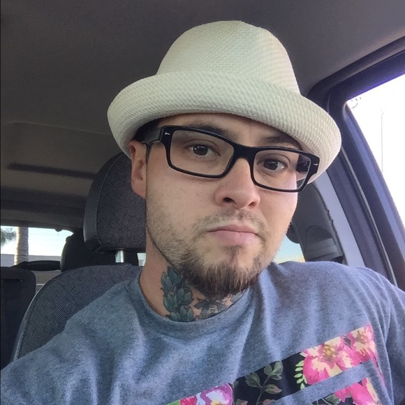 Profile Picture of Adam Day (@adamday562) on Poshmark