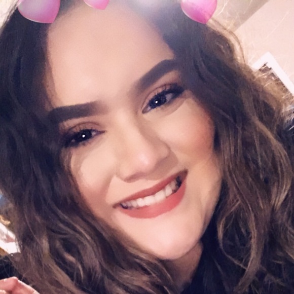Profile Picture of Kimberly Mancha (@kimberlymancha) on Poshmark