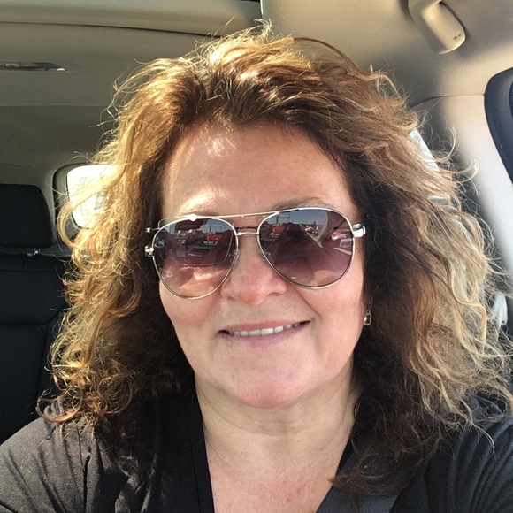 Profile Picture of Jodi Riggs (@jodiriggs) on Poshmark