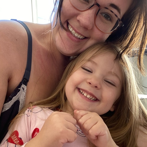 Profile Picture of Shawna Dias (@shawnadias638) on Poshmark