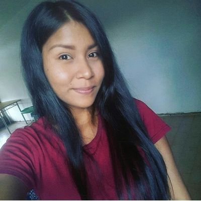 Profile Picture of Claudia Bello (@Claunoshe) on Twitter