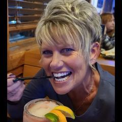 Profile Picture of kimthayer (@kimthayer) on Tiktok