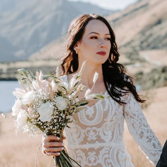 Profile Picture of Janaína Bruzamarello (@jbruzamarello) on Poshmark