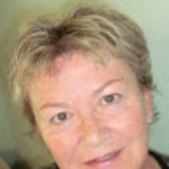 Profile Picture of Lisa Ruminski (@lisaruminski) on Poshmark