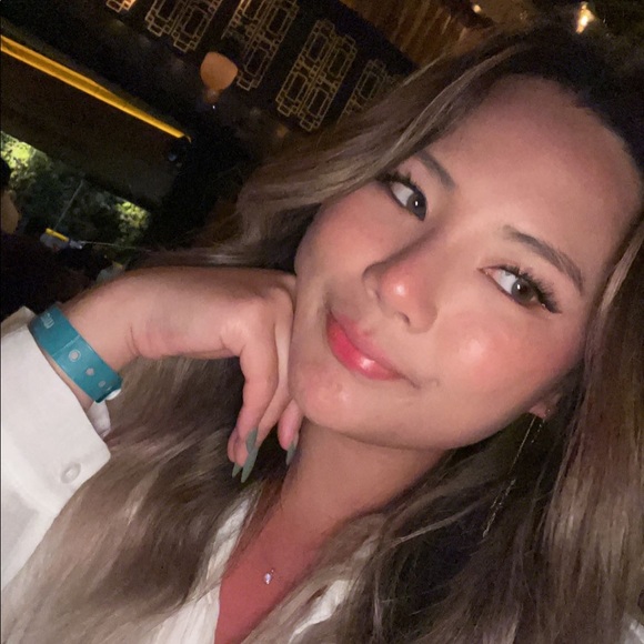 Profile Picture of Chloe Kim (@chloekim1738) on Poshmark