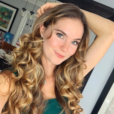 Profile Picture of Nina Nelson (@ninaEnelson) on Twitter