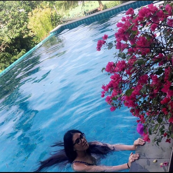 Profile Picture of Cristal Castaneda (@ccsevilla) on Poshmark