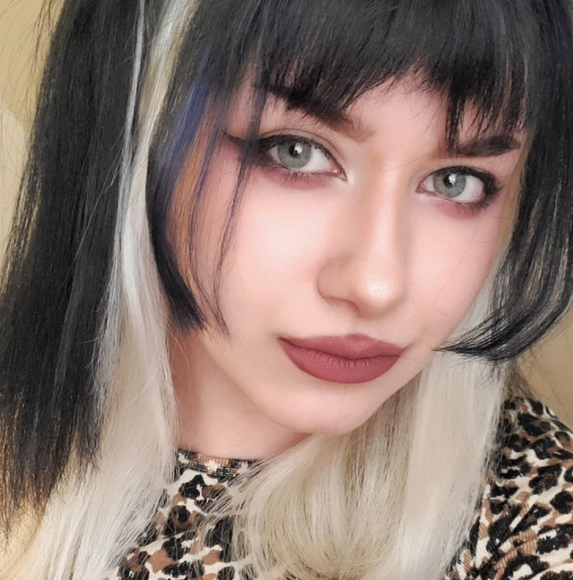 Profile Picture of Megan Blair (@honeymenu) on Poshmark