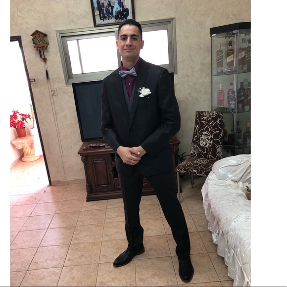 Profile Picture of Charles Andrews (@crand744) on Poshmark