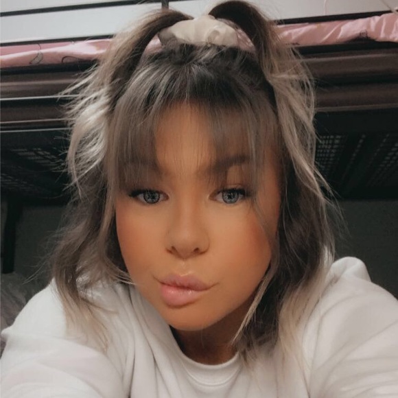 Profile Picture of Teisha Rowles (@teishyrowlesy) on Poshmark