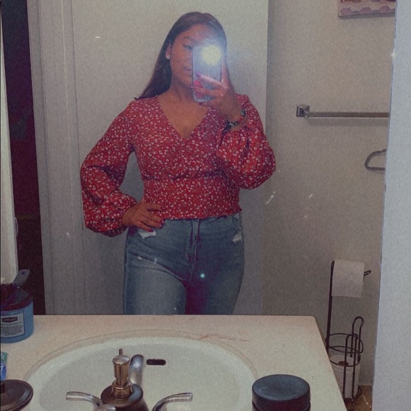 Profile Picture of Ana Rosales (@ana_rosales15) on Poshmark