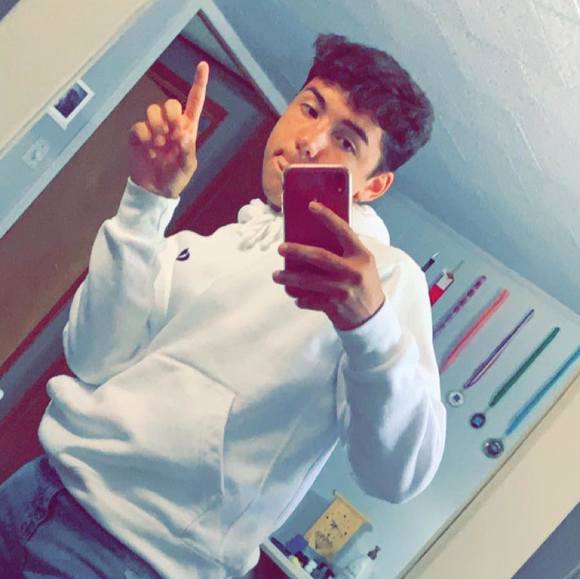 Profile Picture of Jonathan Banegas (@jonathanbane859) on Poshmark