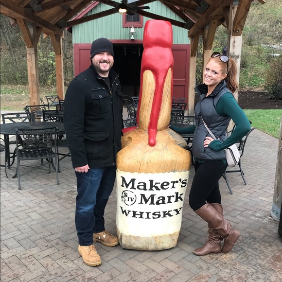 Profile Picture of Kourtny Schmelig (@kourtnymechelle) on Poshmark