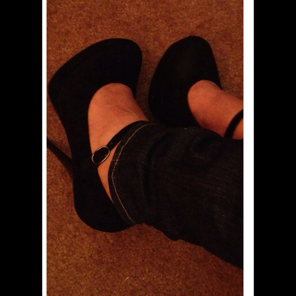 Profile Picture of Sheila Casas (@sheilascloset22) on Poshmark