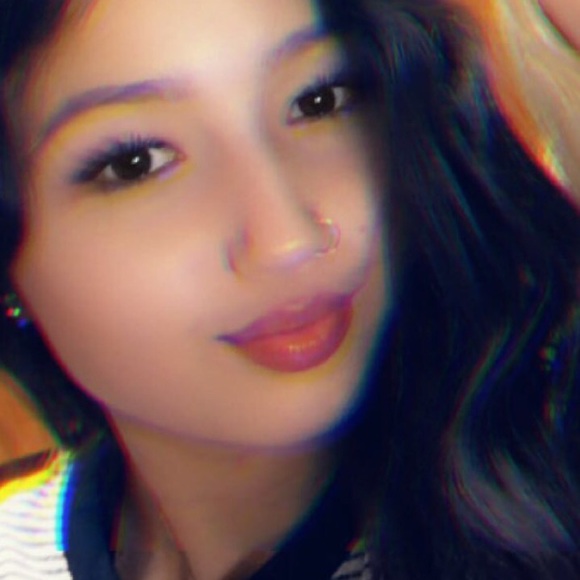 Profile Picture of Jalaney Suppah (@jalaneyyy) on Poshmark