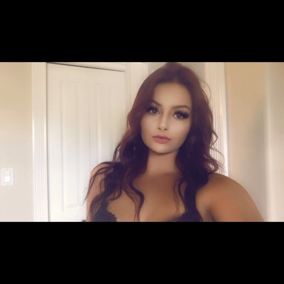 Profile Picture of Lara Jurcic (@larajurcic) on Poshmark