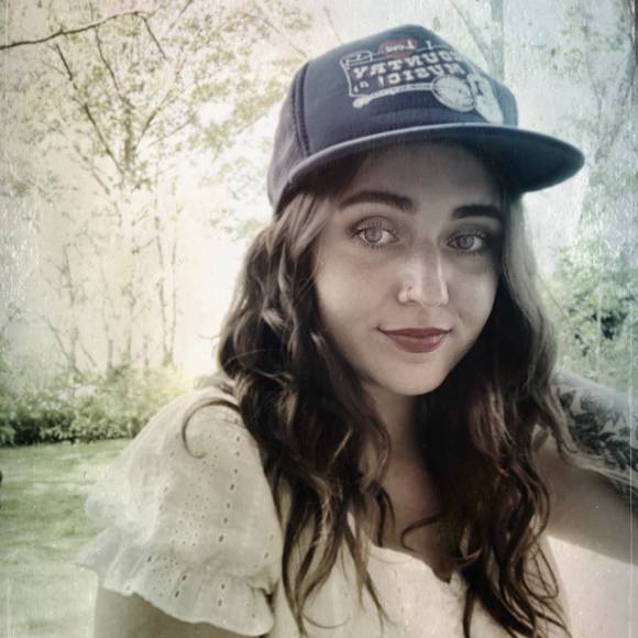 Profile Picture of Leta Groseclose (@letagroseclose) on Poshmark