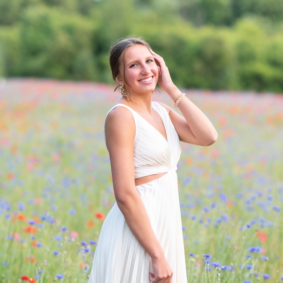 Profile Picture of Johanna Evink (@johannaevink) on Poshmark