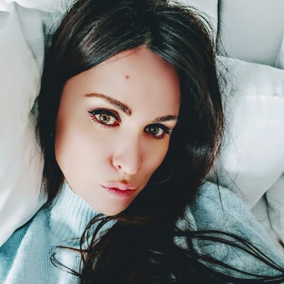 Profile Picture of Violetta Hebblethwaite (@vhebblethwaite) on Poshmark