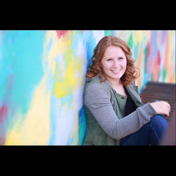 Profile Picture of Ericka Larson (@elarson97) on Poshmark