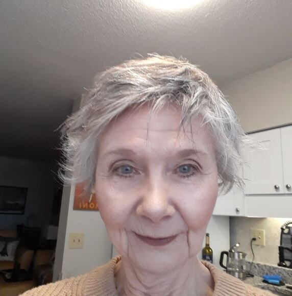 Profile Picture of Bobbi Ashabranner (@bobbiashabranne) on Poshmark