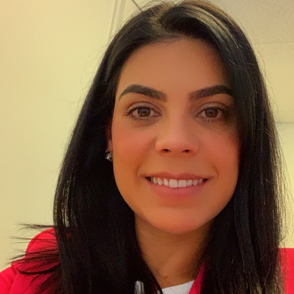 Simone Veronezi - Poshmark Profile Picture of Simone Veronezi (@simone_veronezi) on Poshmark