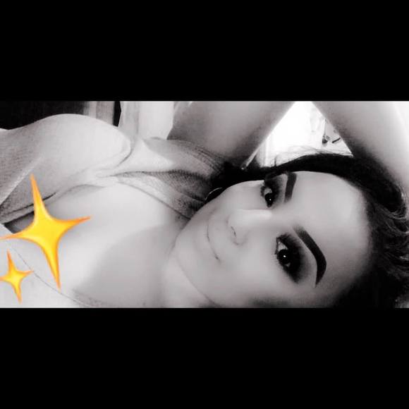 Profile Picture of Clarissa Gonzalez (@clarissagonz503) on Poshmark