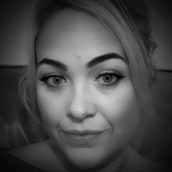 Profile Picture of Nicole Trask (@trasknicole) on Poshmark