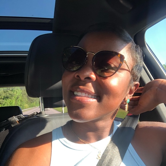 Profile Picture of Markqui Leggette (@shareseinc) on Poshmark