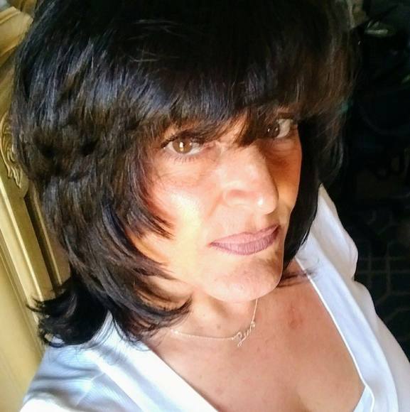 Profile Picture of Lisa Benzinger engelhardt (@grl5dayinoc) on Poshmark