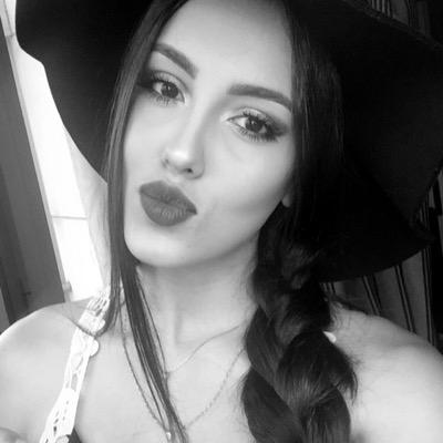 Profile Picture of Julie Isabelle (@JulieIsabellee) on Twitter