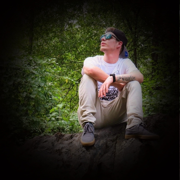 Profile Picture of Shaun Holbrooks (@holbrookssm) on Poshmark